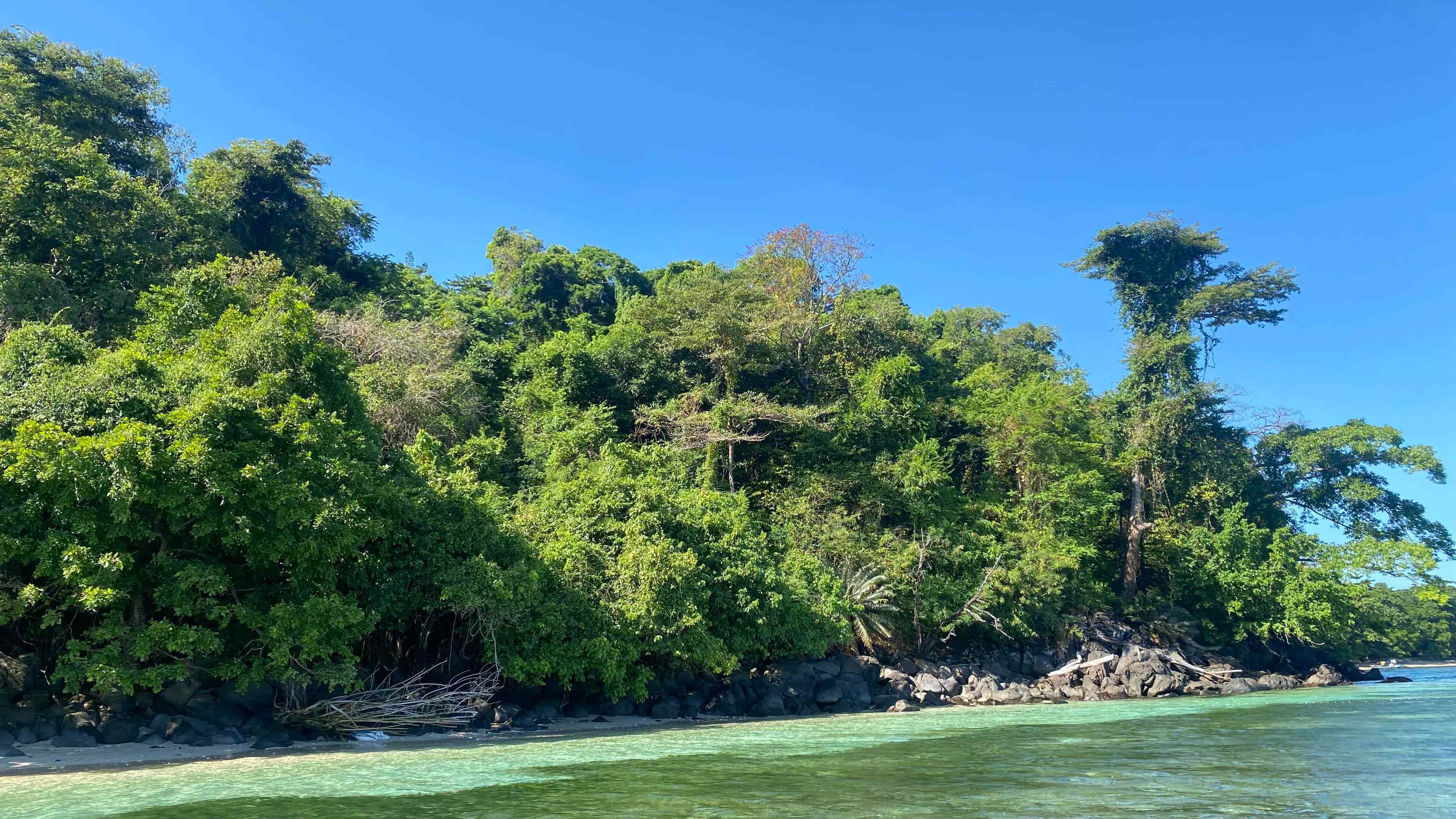 Pantai Kelapa Bulan